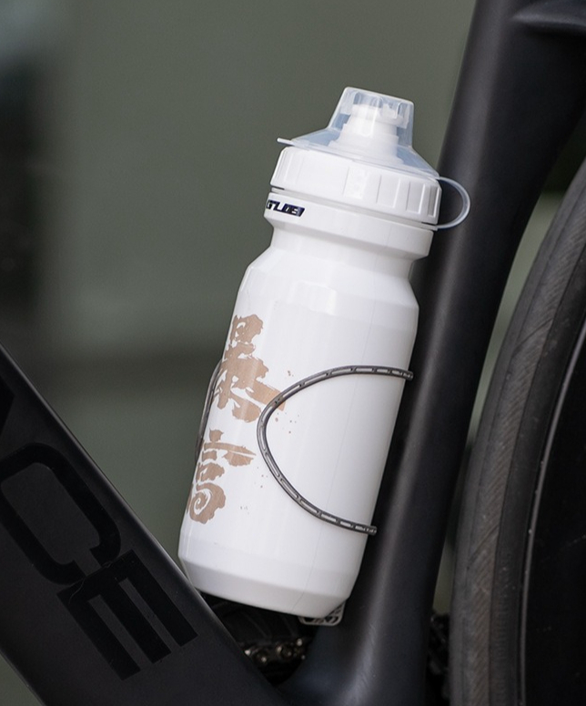 3D-geprinte flessenhouder van  - 3D Printing Titanium recensie en prijs